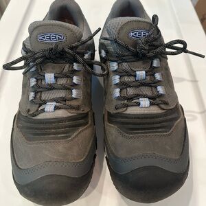 9M KEEN Women’s Gray Waterproof Hiking Shoes